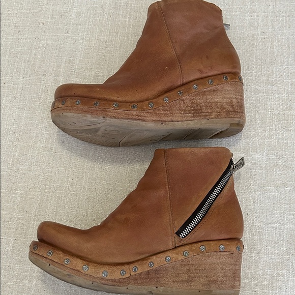 A.S.98 Boots Women’s 37 Tan Leather Zip Up Ankle Booties with Studded Wedge - Picture 9 of 15